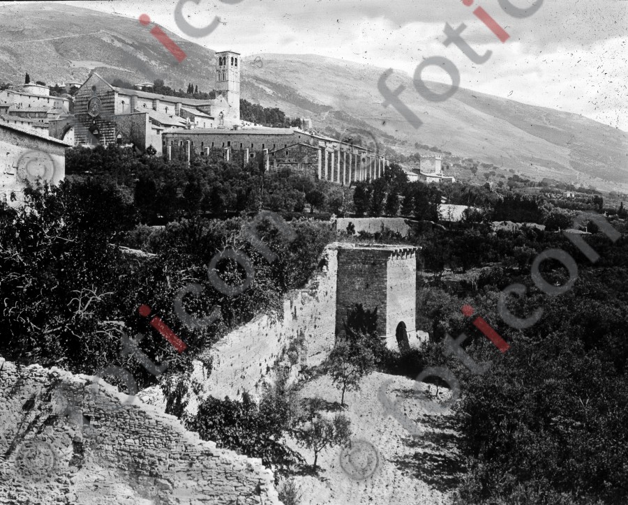 Burg &quot;Rocca Maggiore&quot; | Rocca Maggiore Castle - Foto simon-139-002-sw.jpg | foticon.de - Bilddatenbank für Motive aus Geschichte und Kultur